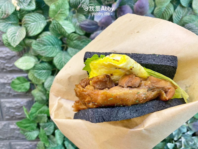 台中西屯｜芋頭控站出來！手做芋泥美食-魚吃土三文治，芋泥草莓土司&滿滿的芋泥夾蛋餅