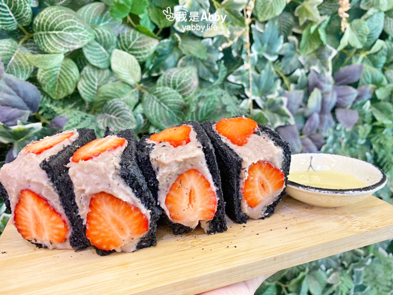 台中西屯｜芋頭控站出來！手做芋泥美食-魚吃土三文治，芋泥草莓土司&滿滿的芋泥夾蛋餅