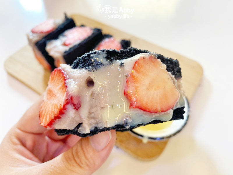 台中西屯｜芋頭控站出來！手做芋泥美食-魚吃土三文治，芋泥草莓土司&滿滿的芋泥夾蛋餅