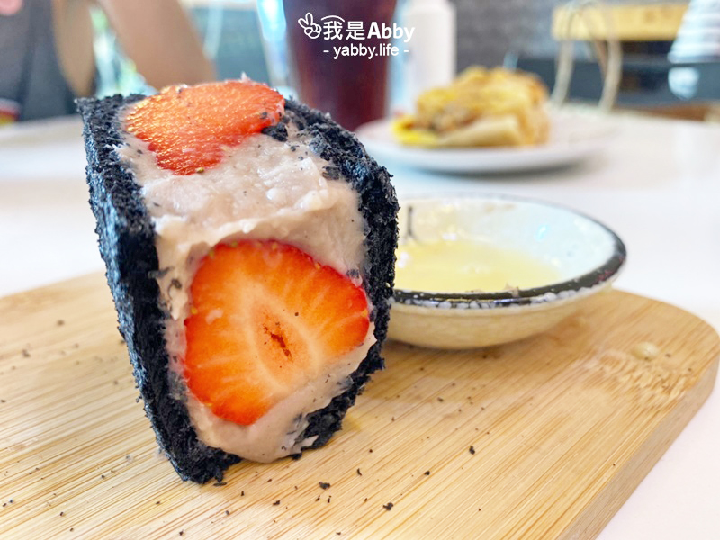 台中西屯｜芋頭控站出來！手做芋泥美食-魚吃土三文治，芋泥草莓土司&滿滿的芋泥夾蛋餅