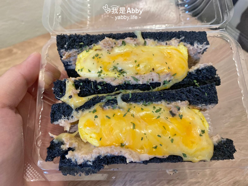 台中西屯｜芋頭控站出來！手做芋泥美食-魚吃土三文治，芋泥草莓土司&滿滿的芋泥夾蛋餅